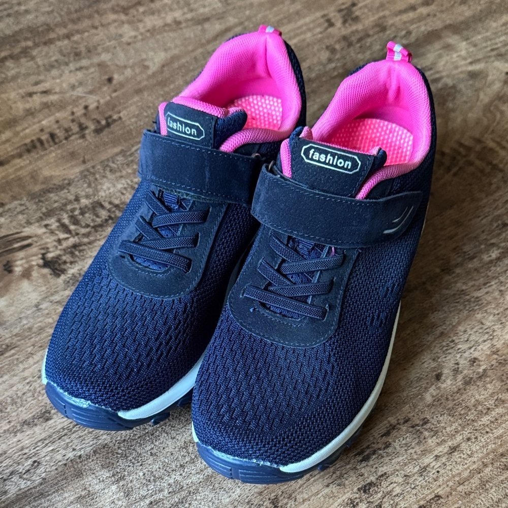 Blue and Pink Athletic Shoes women’s size 7.5 EUC